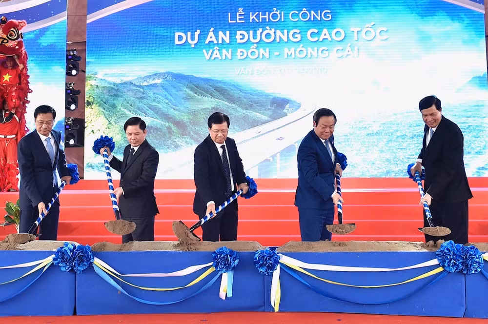 Chính thức khởi công dự án tuyến cao tốc Vân Đồn - Móng Cái. Ảnh: VGP
