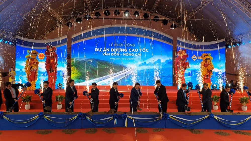 Lễ khởi công cao tốc Vân Đồn - Móng Cái. Ảnh: L.Đ