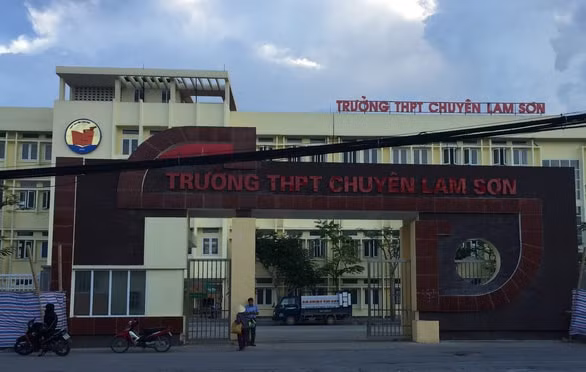 Trường THPT chuyên Lam Sơn (Thanh Hóa) - nơi vừa bị xử phạt 32 triệu đồng. Ảnh: H.Đ
