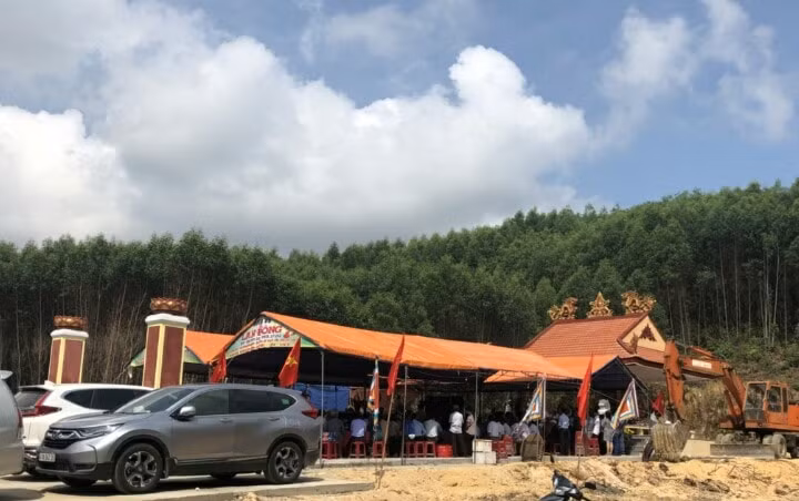 Bia tưởng niệm có khuôn viên rộng 01 hecta trên đồi cao đèo Đòn Gánh