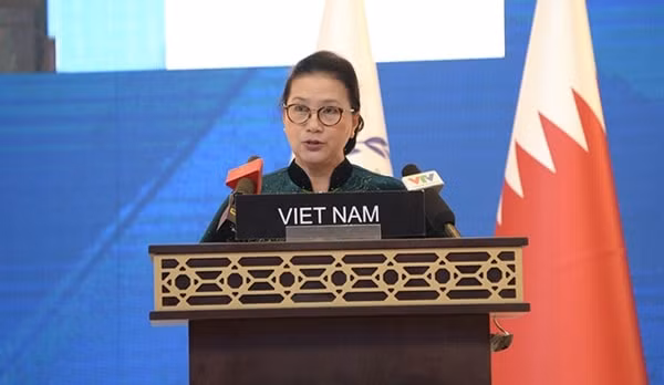 Chủ tịch Quốc hội Nguyễn Thị Kim Ngân phát biểu tại Phiên toàn thể của Đại hội đồng IPU - 140. Ảnh: ĐBND