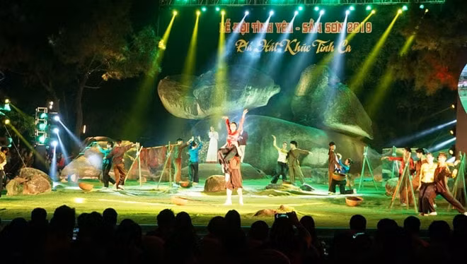 Chương trình nghệ thuật với chủ đề 