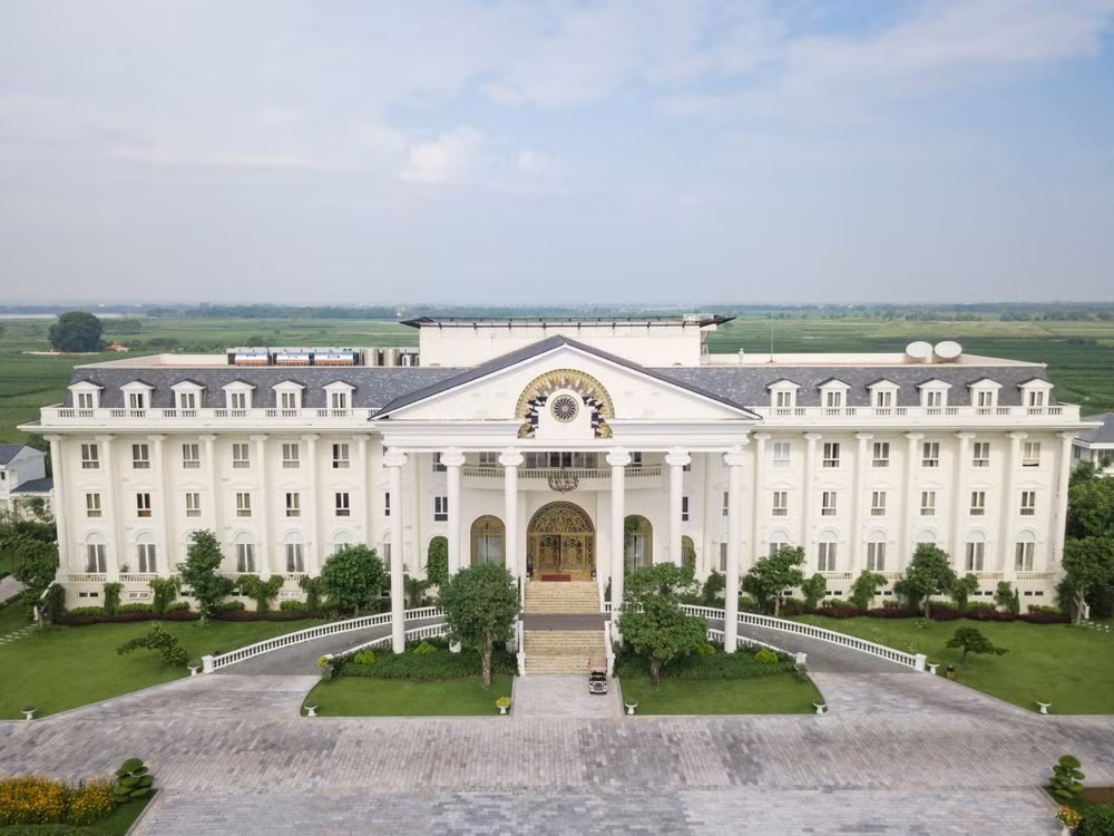 Nếu bạn đang tìm kiếm một khu nghỉ dưỡng cao cấp gần Hà Nội thì FLC Luxury Resort Vinh Phuc là cái tên không thể bỏ qua