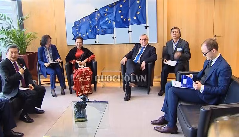 Chủ tịch Quốc hội Nguyễn Thị Kim Ngân hội kiến Chủ tịch Uỷ ban Châu Âu (EC) Jean- Claude Junker. Ảnh quochoi.vn