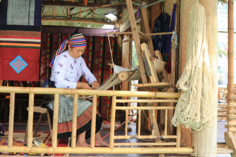 Việc đưa khoa học và công nghệ đến gần hơn với người dân giúp các sản phẩm của địa phương được quảng bá và tiêu thụ tốt và hiệu quả hơn. Ảnh: Đỗ Hùng 3.jpg