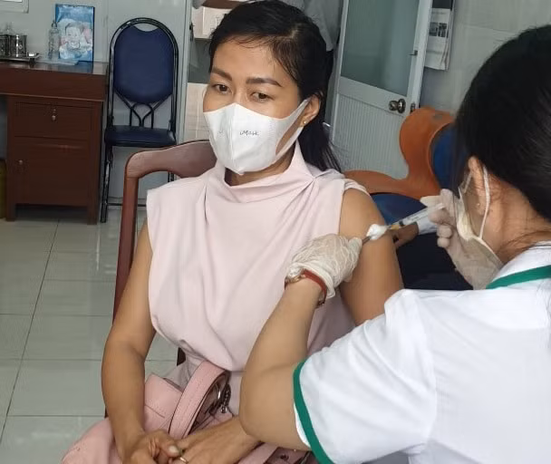 Bạc Liêu tiến hành tiêm vắc xin ngừa Covid-19 cho các phóng viên đang công tác tại địa bàn.
