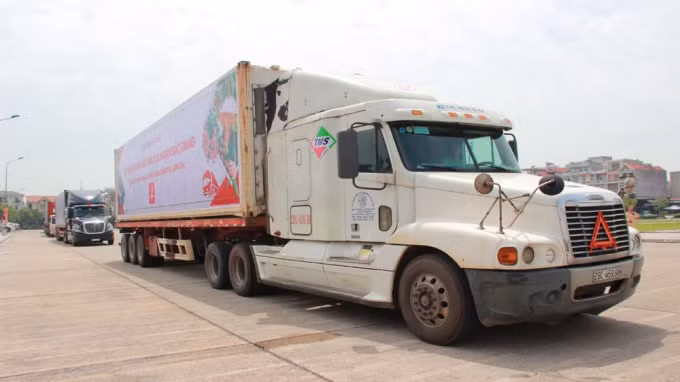 Phó Thủ tướng Lê Văn Thành đề nghị các địa phương ưu tiên lưu thông nhanh chóng đối với các phương tiện vận chuyển vải thiều từ Bắc Giang. Ảnh: Quốc Phương.