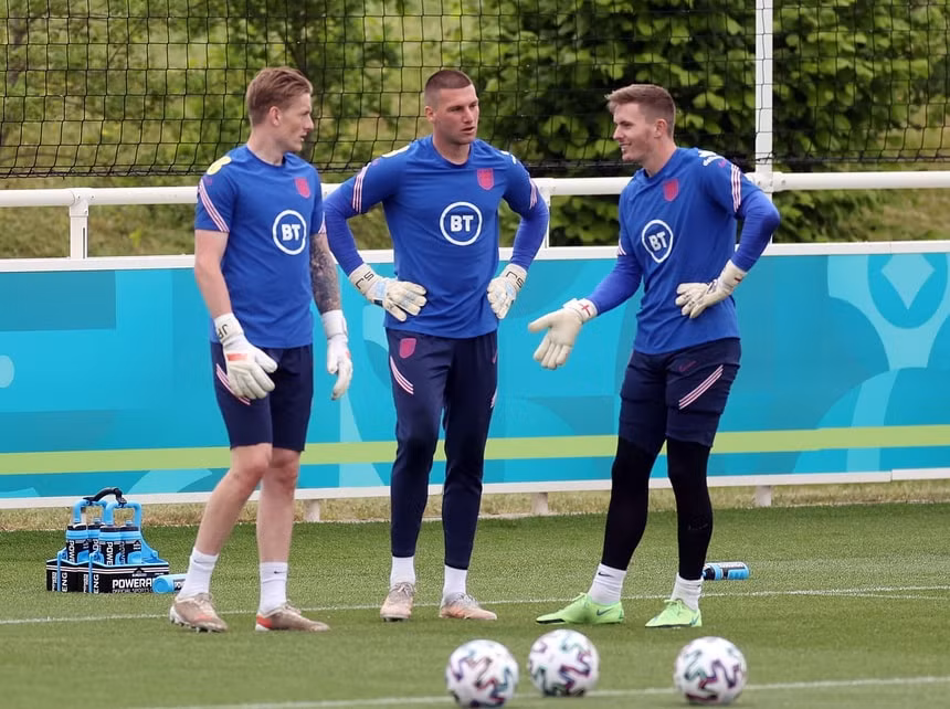 Thủ thành Dean Henderson (phải) là 1 trong 3 thủ môn được HLV Southgate triệu tập cho Euro 2020. Ảnh: Reuters
