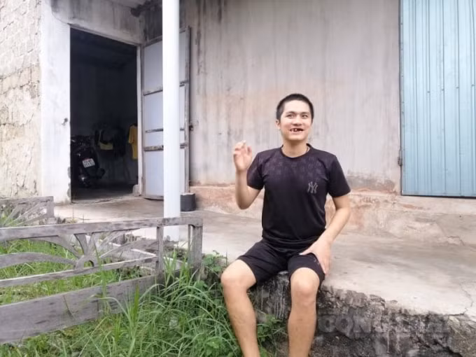 Ngô Huyền Trung Thiết - Chàng thanh niên đẹp trai, khỏe mạnh ngày nào nay đã trở thành một người tàn tật, mất hết trí não.
