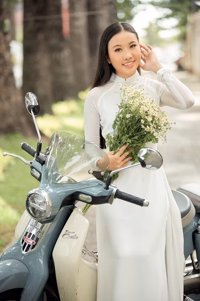 Thiêng Ngân trở lại 