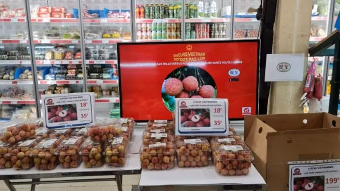 Nhiều khách hàng, nhất là người Việt sẵn sàng bỏ ra 2,5 triệu đồng, mua tới 5kg cho cả gia đình và làm quà cho bạn bè người Pháp.