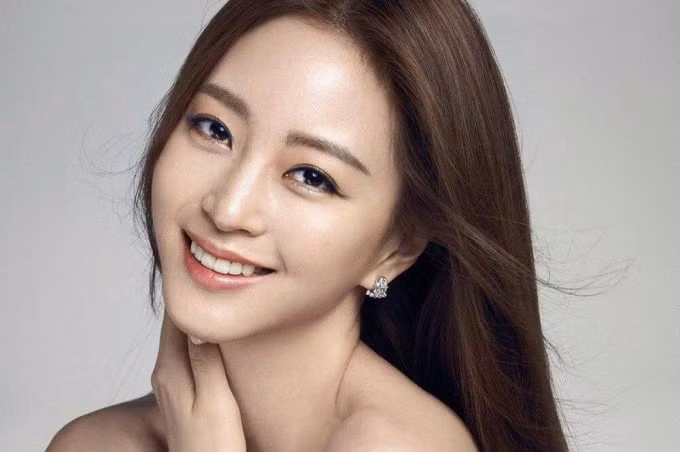 Han Ye Seul là mỹ nhân đầu tiên “mở bát” cho những màn khiêu chiến với minh tinh xứ hàn của Kim Yong Ho.