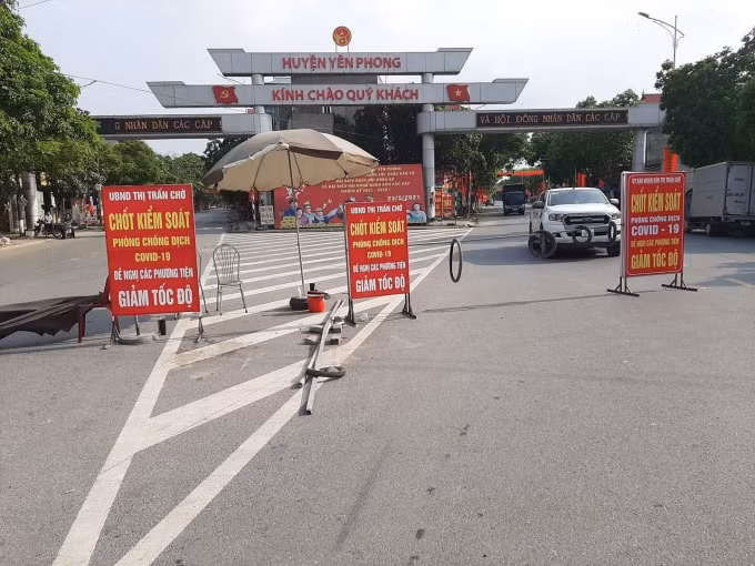 Chốt kiểm dịch tại huyện Yên Phong.