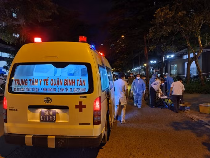 Nữ nhân viên Trung tâm Y tế quận Bình Tân nghi mắc COVID-19 (Ảnh: zing)
