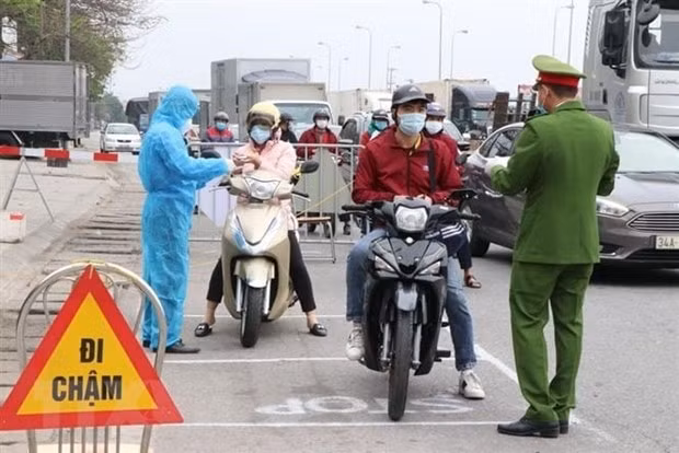 Thủ tướng Chính phủ đã quyết định tặng Bằng khen cho Công an thành phố Chí Linh và Phòng Cảnh sát giao thông, Công an tỉnh Hải Dương vì có thành tích trong công tác phòng, chống dịch COVID-19. (Ảnh minh họa)