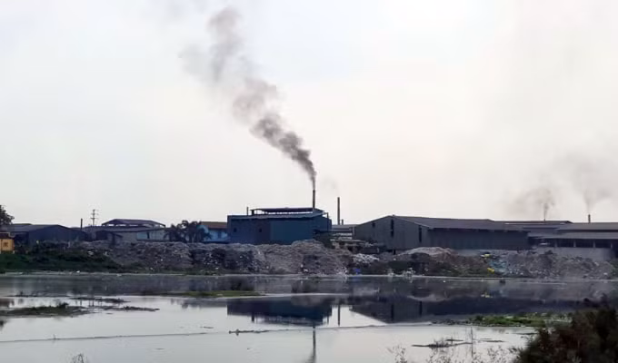 Tỉnh Bắc Ninh sẽ xử lý dứt điểm việc ô nhiễm môi trường tại làng nghề giấy Phong Khê. Ảnh: TL