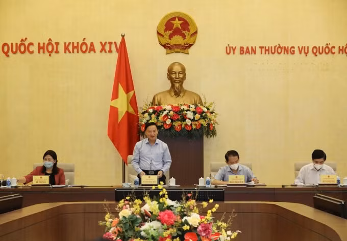 Ủy viên Trung ương Đảng, Phó Chủ tịch Quốc hội, Trưởng Ban Chỉ đạo Nguyễn Khắc Định chủ trì phiên họp.