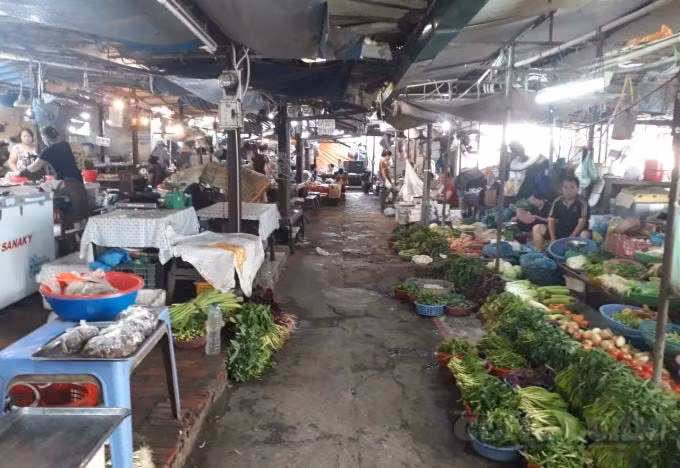 Các tiểu thương buôn bán tại chợ Giếng Đáy luôn thực hiện tốt các quy định hiện hành. Ảnh: Nguyễn Quân.