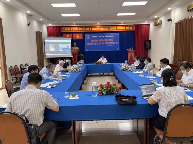 Toàn cảnh buổi họp Hội đồng chung khảo của Giải Báo chí TPHCM lần thứ 39 năm 2021.