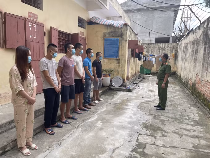 Các đối tượng tại cơ quan công an. Ảnh: Công an cung cấp.