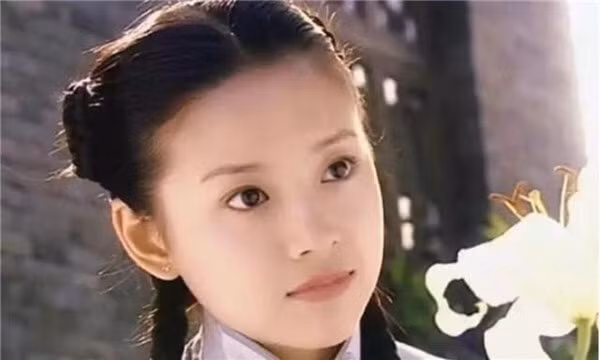 Đổng Khiết có vẻ đẹp trong sáng, đơn thuần và khó phai theo năm tháng.