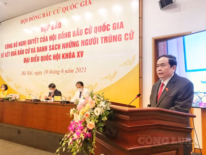 Ủy viên Bộ Chính trị, Phó Chủ tịch Thường trực Quốc hội Trần Thanh Mẫn phát biểu tại cuộc họp báo.