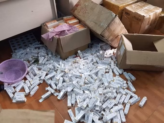 Số lượng khủng mỹ phẩm được làm giả. Ảnh: phapluatplus.vn
