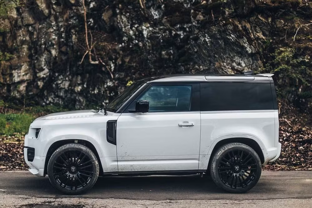 Land Rover Defender Startech. Ảnh: Startech