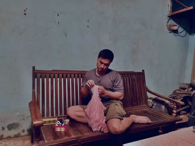 Vai ông bố đơn thân “gà trống nuôi con” gần như đã lột xác Duy Hưng.