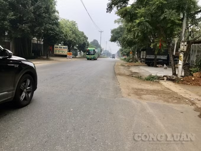 Nhiều đoạn mặt đường không êm thuận ảnh hưởng đến an toàn trong quá trình khai thác toàn tuyến