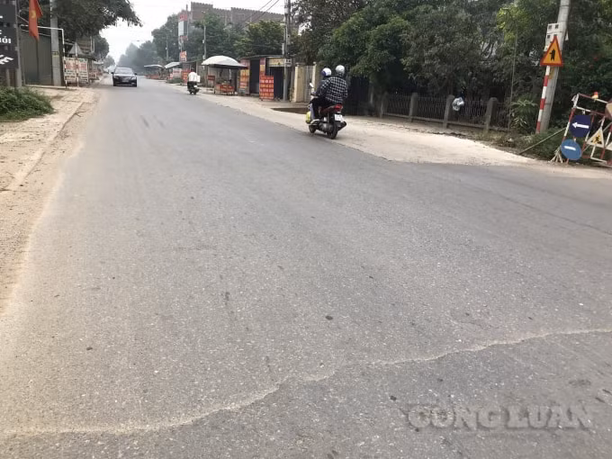 Đoạn đường khoảng 200m đi qua địa bàn thôn Xuân Hòa (xã Vân Hòa, huyện Ba Vì) chưa được hoàn thành sau gần 2 năm thi công