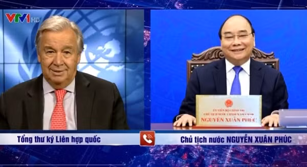 Chủ tịch nước Nguyễn Xuân Phúc điện đàm với Tổng Thư ký Liên Hợp Quốc Antonio Guterres. Ảnh: VTV