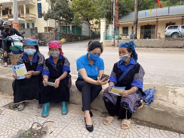 Truyền thông chính sách BHXH, BHYT đến từng người dân