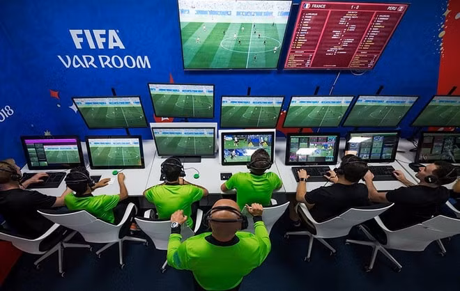 VAR sẽ lần đầu được áp dụng tại vòng loại World Cup 2022 khu vực châu Á. Ảnh: internet