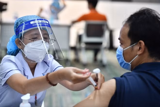 TP.HCM bắt đầu chiến dịch tiêm vaccine Covid-19 lớn nhất trong lịch sử. Ảnh: TL