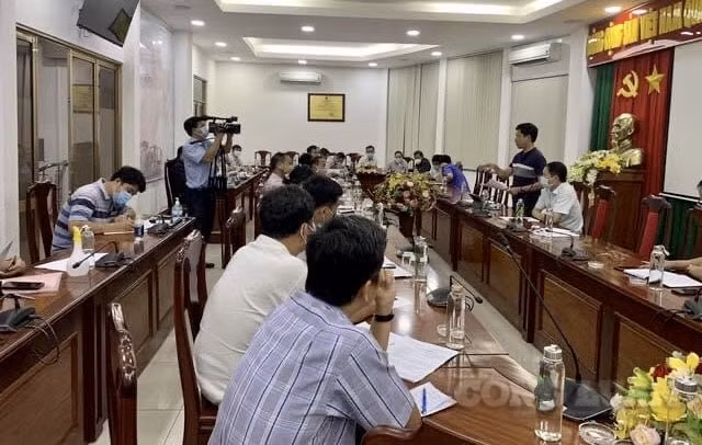 TP. Long Khánh họp khẩn sau khi nhận thông báo về một trường hợp nghi nhiễm trên địa bàn từ CDC Đồng Nai.