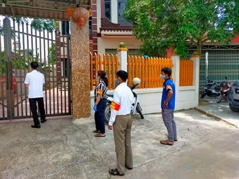 Các thành viên của tổ COVID cộng đồng hoạt động hiệu quả, góp công lớn đẩy lùi đại dịch ở Bắc Giang (ảnh TL).