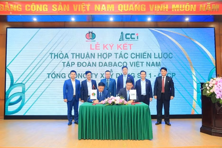 Lễ ký kết Thỏa thuận Hợp tác Chiến lược giữa CC1 và Dabaco, hướng tới phát triển khu công nghiệp – đô thị hiện đại, mở rộng chuỗi giá trị 3F+ (Feed – Farm – Food – Future) và đẩy mạnh đầu tư vào logistics, nhà máy, trang trại công nghệ cao