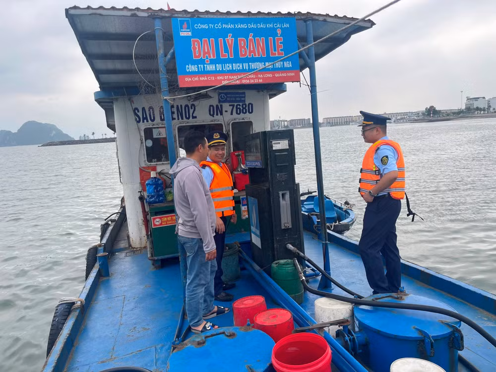 Kiểm tra xăng dầu trên biển 2