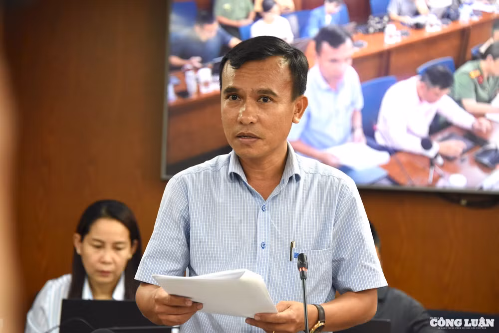 Ông Vũ Anh Dũng, Phó Phòng Phát triển đô thị Sở Xây dựng TP HCM thông tin tại họp báo.