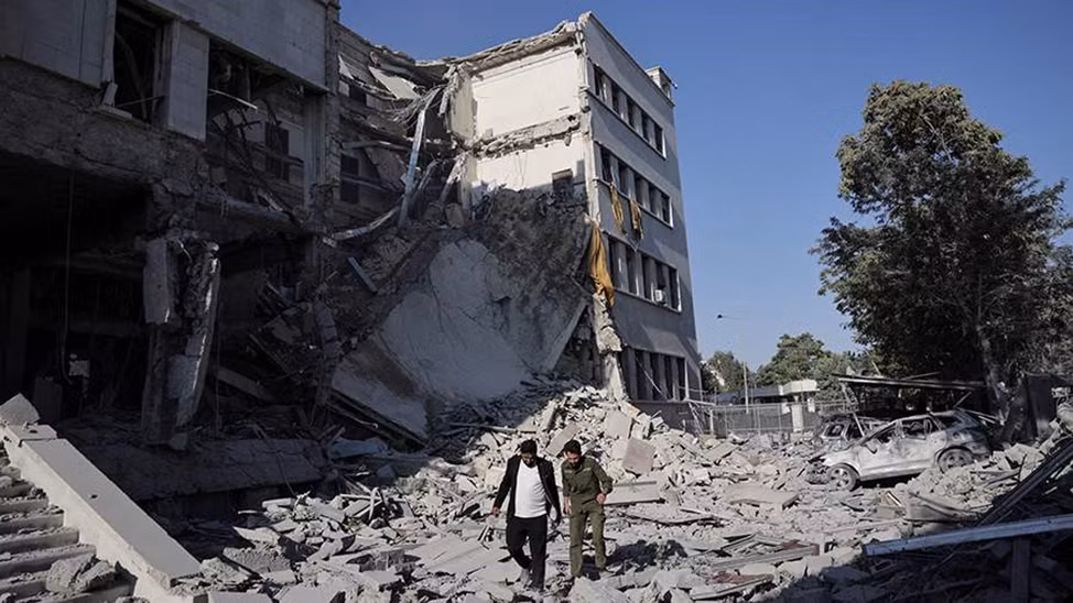 Những đống đổ nát sau cuộc không kích của quân đội Israel vào Nam Syria nhằm bảo vệ cộng đồng Druze. Ảnh: TASS