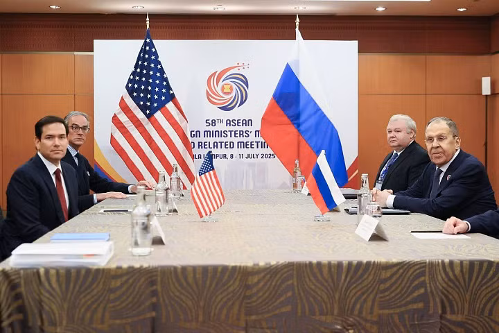 ‏Ngoại trưởng Mỹ Marco Rubio gặp Ngoại trưởng Nga Sergey Lavrov bên lề cuộc họp của các Bộ trưởng Ngoại giao ASEAN tại Malaysia. Ảnh: mid.ru.‏