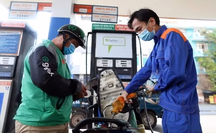 Giá xăng dầu hôm nay 11/7/2025: Giá xăng dầu đồng loạt tăng