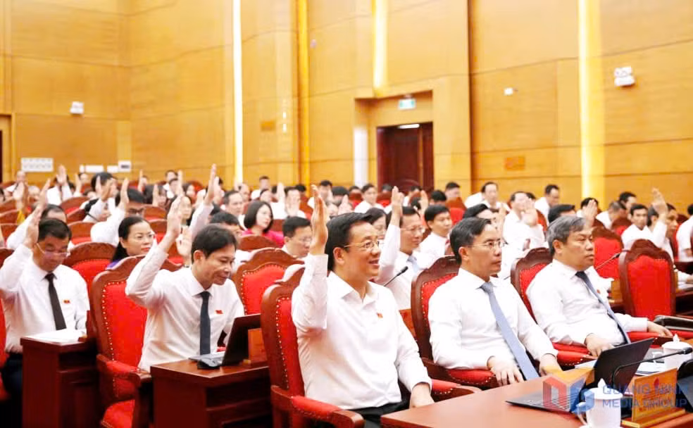 anh-2-ky-hop-29-hdnd-tinh-quang-ninh-khoa-xiv.jpg