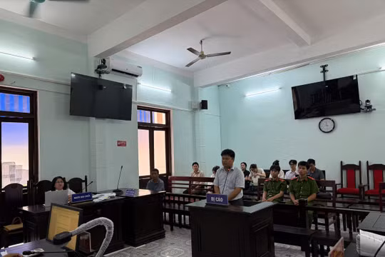 Nguyên Giám đốc CDC Huế “thoát án” nhờ nhiều thành tích