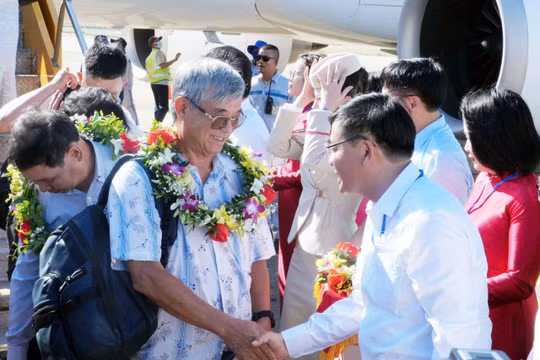 Chuyến bay đầu tiên từ Cam Ranh đến Đồng Hới với thông điệp “Kết nối di sản – Vươn tầm biển xanh”