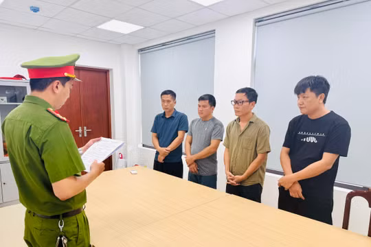 Huế: Khởi tố, bắt tạm giam 4 đối tượng tổ chức cá độ bóng đá qua mạng 