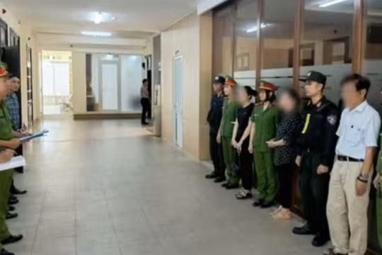 Khởi tố 7 đối tượng câu kết rút tiền chương trình nông thôn mới ở Huế