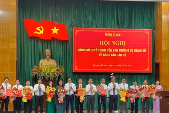 Thành phố Huế luân chuyển và bổ nhiệm nhiều cán bộ chủ chốt