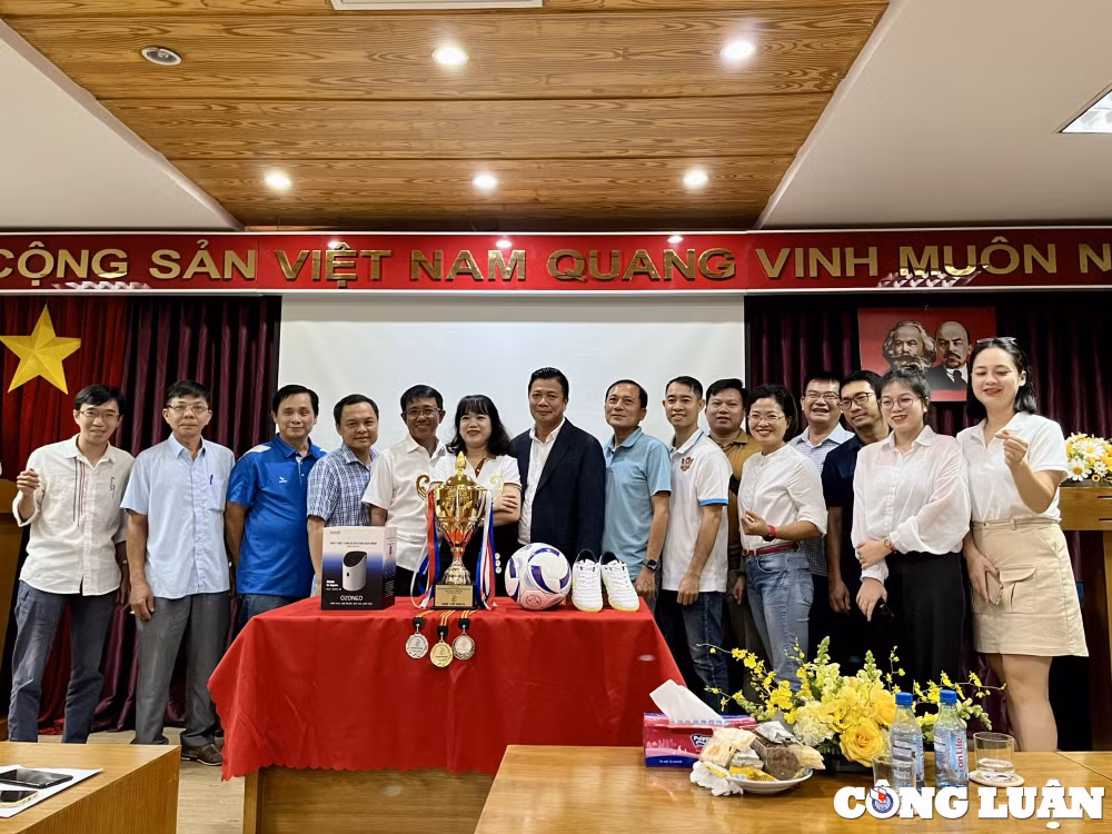 8 doi tham du giai bong da cac co quan bao chi toan quoc press cup 2023 khu vuc phia nam hinh 3
